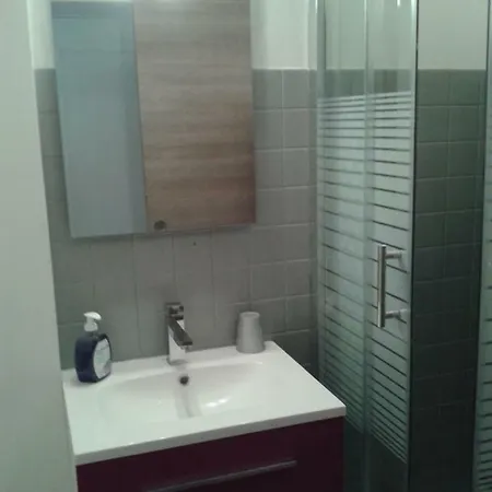Studio Proche Plage Apartment *